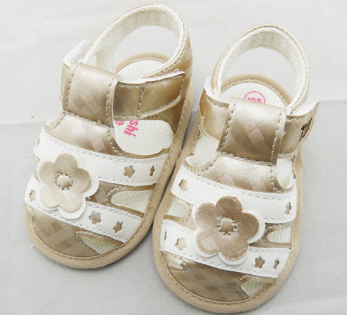 ��ʹ֮?hu��)�?j��ng)��С��yingeЬ��ɫ