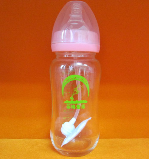 �粸����8�����ڻ��ο�ˤ�������Ԅ����ܲ�����ƿ