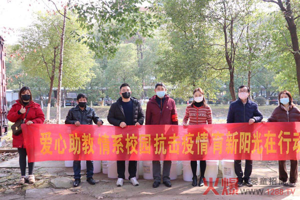 ����Ȼ���F-��������ꖹ�����W(xu��)У ���ľ�ٛ�����н�����10�fԪ�������Y