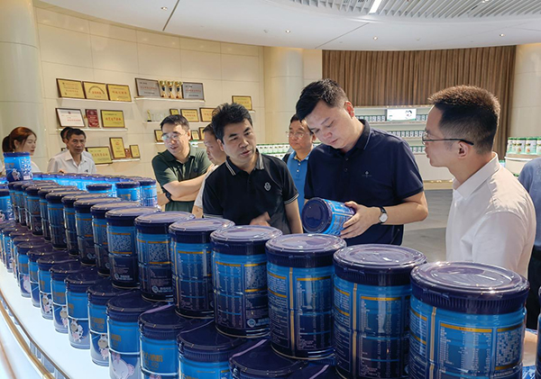 湖南省市場(chǎng)監(jiān)督管理局廖健副局長(zhǎng)一行蒞臨歐比佳乳業(yè)調(diào)研指導(dǎo).jpg 湖南省市場(chǎng)監(jiān)督管理局廖健副局長(zhǎng)一行蒞臨歐比佳乳業(yè)調(diào)研指導(dǎo).jpg