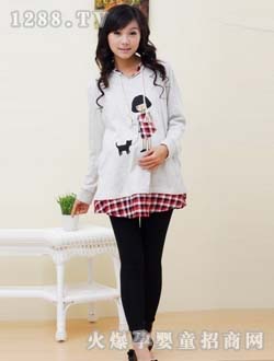 �r��С����yunf��ɫ���e����