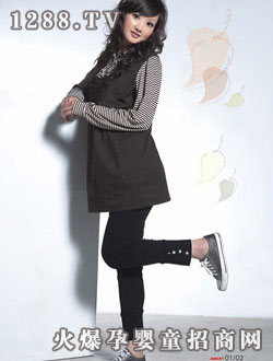 ����yunf�b��ɫ����