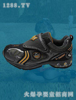 ���ٺ�ɫ�r(sh��)���\(y��n)��Ь