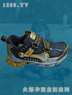 ���ٺ�ɫ�\��Ь