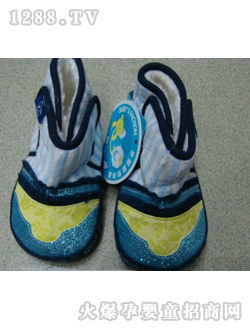 麗嬰房藍(lán)色帶點(diǎn)yinge鞋