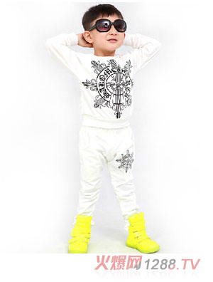 �ڴ����L(zh��ng)���n�����b��ɫ